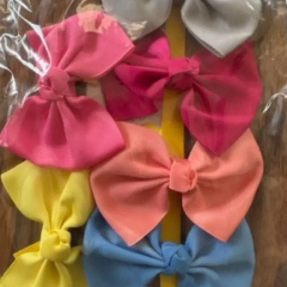 Bundle of (6) 4